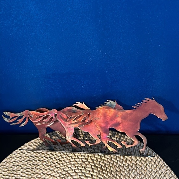 Unsigned 3D Western Copper Metal 3 Horse Art Sculpture on Base 14.5” W x 4.5” T - Picture 5 of 5